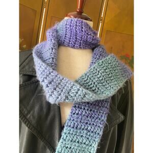 Thin crochet scarf with ombré effect in blue and lavender